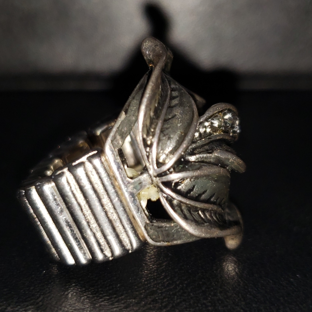2/$20 Silver leaf ring with stones adjustable band - Picture 6 of 8